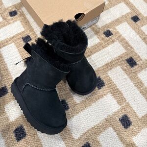 UGG Mini Bailey Bow II Size7